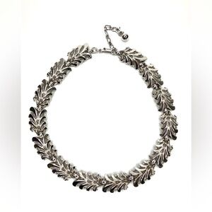 Vintage Crown Trifari Silvertone Leaf Design Choker Necklace